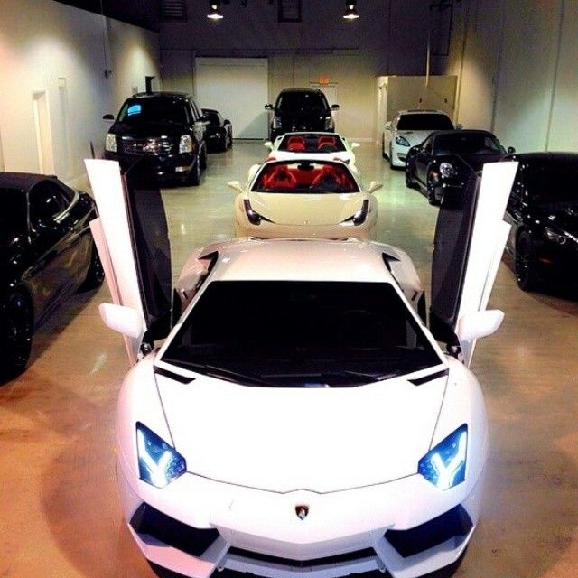 Zooming Through Miami: The Thrill of Renting a Lamborghini